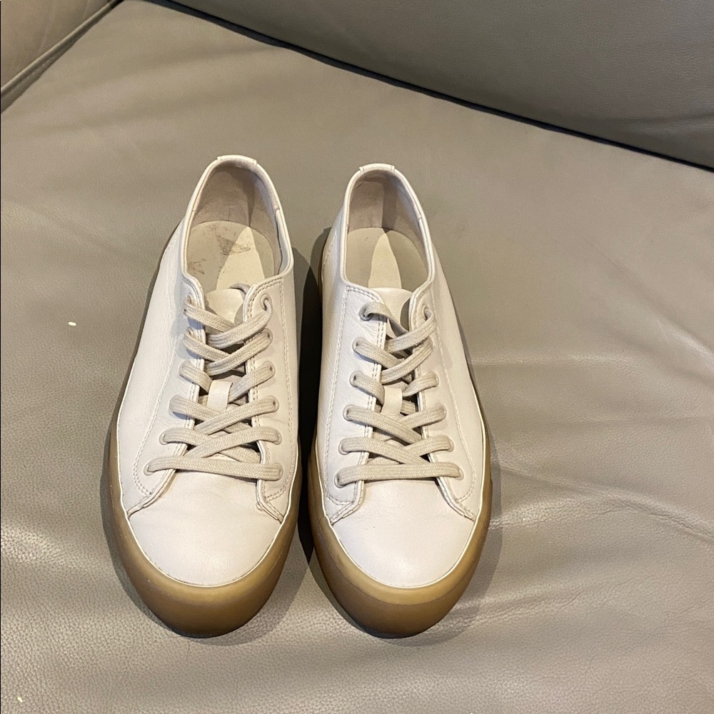 Vince cream
sneakers ladies size 7